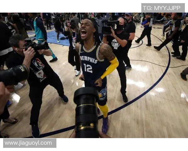 骑士与雄鹿激战正酣2月28日精彩对决引发球迷热议